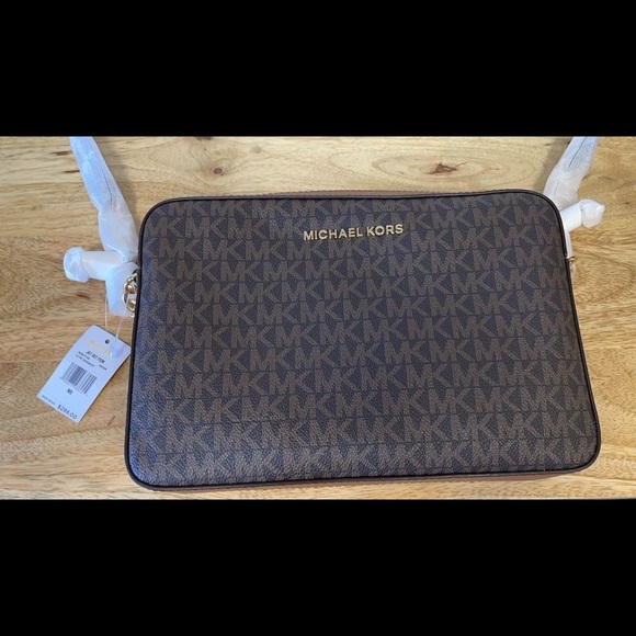 Brand new Michael Kors LG EW Crossbody Bag Brown - Picture 2 of 4